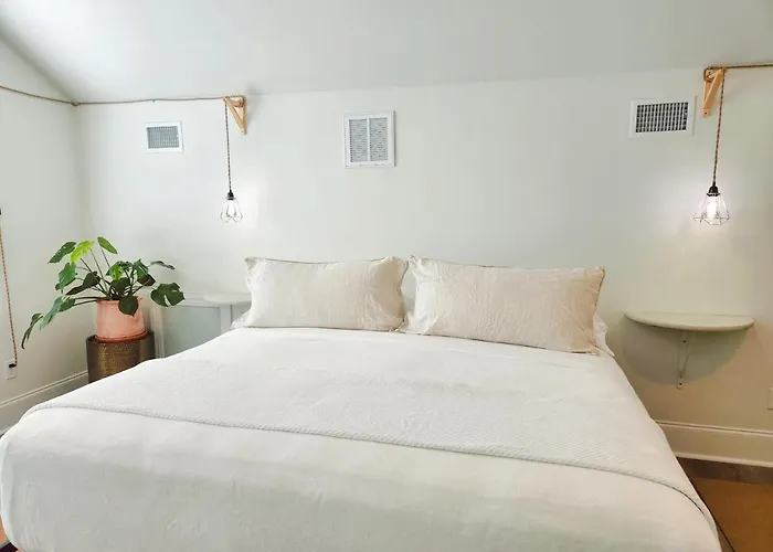 Beautiful Modern Luxury Eco Townhouse, 3b/3.5b Great Location * Tallahassee