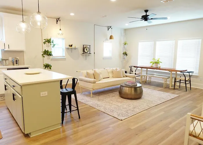 Beautiful Modern Luxury Eco Townhouse, 3b/3.5b Great Location Tallahassee
