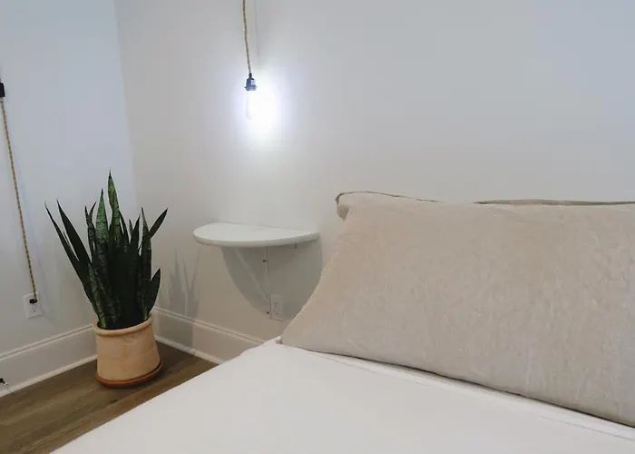 Beautiful Modern Luxury Eco Townhouse, 3b/3.5b Great Location Сasa de vacaciones *