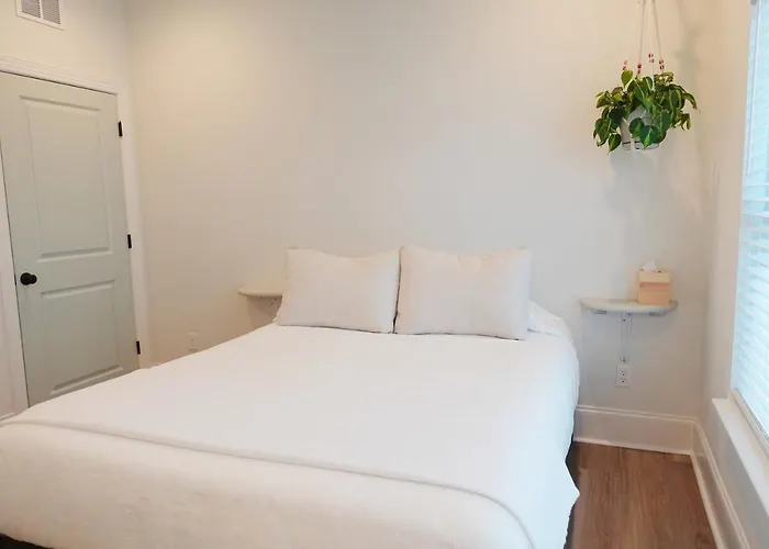 Beautiful Modern Luxury Eco Townhouse, 3b/3.5b Great Location Сasa de vacaciones