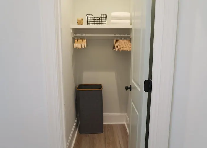 Beautiful Modern Luxury Eco Townhouse, 3b/3.5b Great Location Сasa de vacaciones Tallahassee